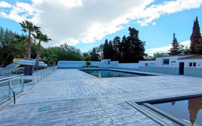 Hormigón impreso en molde madera para la piscina en Barcelona