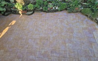 Hormigón impreso en el jardín de una casa en Sant Boi (Barcelona)