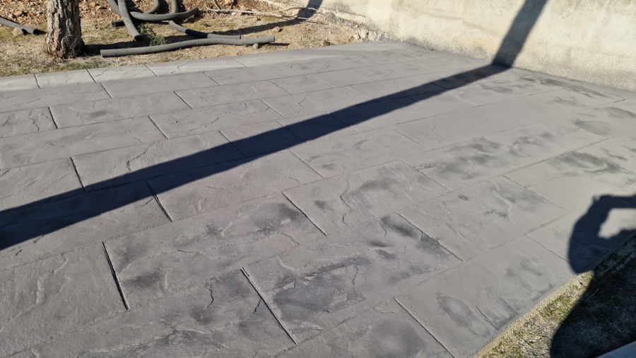 Hormigón impreso en el jardín de una casa en Bigues i Riells – Granollers (Vallès Oriental)