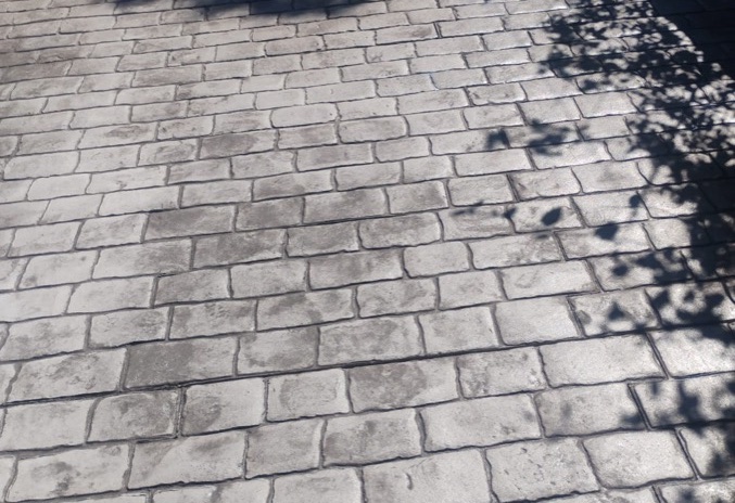 Hormigón impreso para la rampa de acceso al jardín en Valldoreix