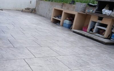 Hormigón impreso en el patio de una vivienda en Rubí (Vallés Occidental)