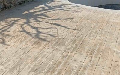 Hormigón impreso en molde madera para la piscina en Sant Just Desvern