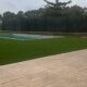 Piscina en césped artificial y hormigón impreso en Vallirana y Cervelló