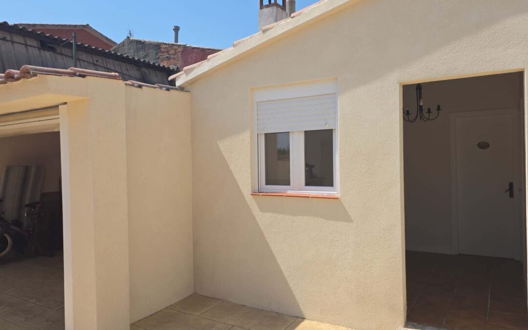 Fachada en mortero monocapa en Castelldefels - Barcelona
