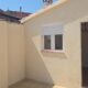 Fachada monocapa en Castelldefels (Barcelona): Elegancia, protección marina y acabados de alta durabilidad